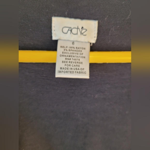 Cache Black Ruffle V-neck Dress with belt. Size 6 - Picture 5 of 6